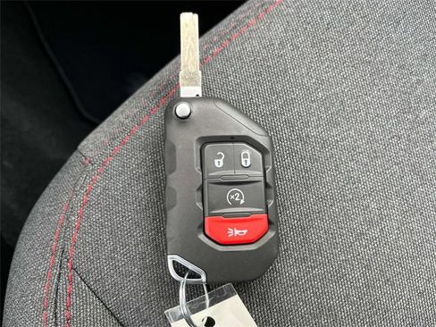 New 2024 Jeep Wrangler Unlimited Rubicon w/ Technology Group image 30