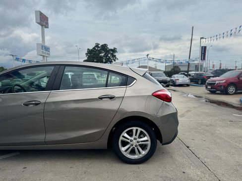 Used 2018 Chevrolet Cruze LT w/ Convenience Package FWD image 24