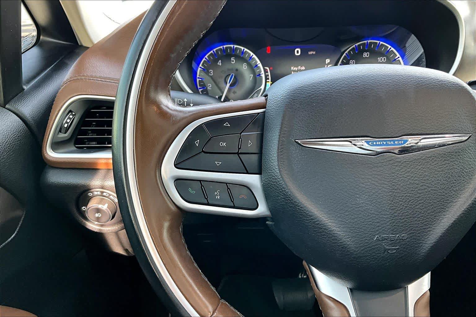 Used 2018 Chrysler Pacifica Limited w/ Advanced Safetytec Group FWD image 23