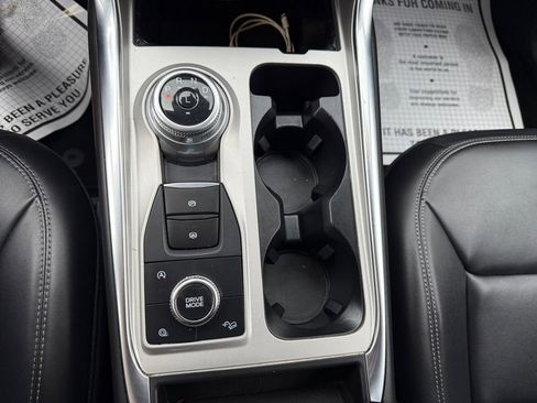 Used 2024 Ford Explorer XLT w/ Equipment Group 202A image 24