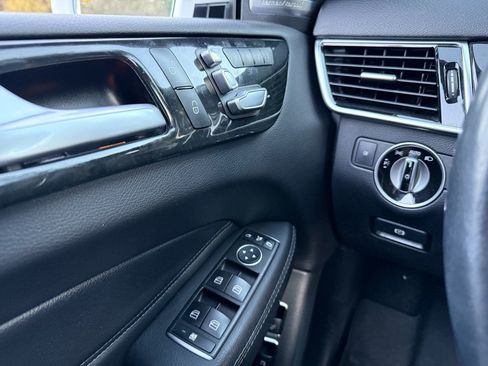 Used 2017 Mercedes-Benz GLS 450 4MATIC image 25