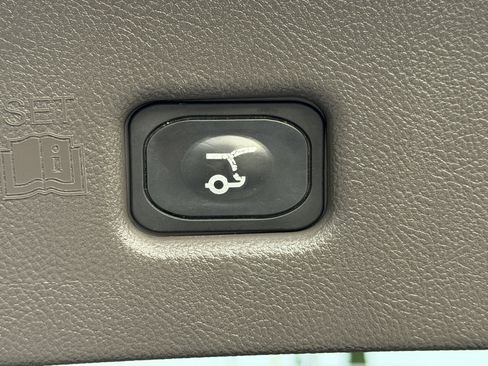 Certified 2023 Lincoln Nautilus Reserve w/ Luxury Package image 10