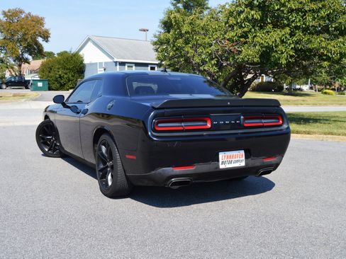 Used 2017 Dodge Challenger SXT Plus image 6