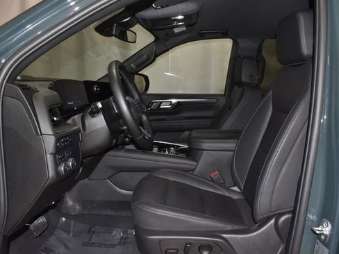 Used 2025 Chevrolet Tahoe Z71 image 12