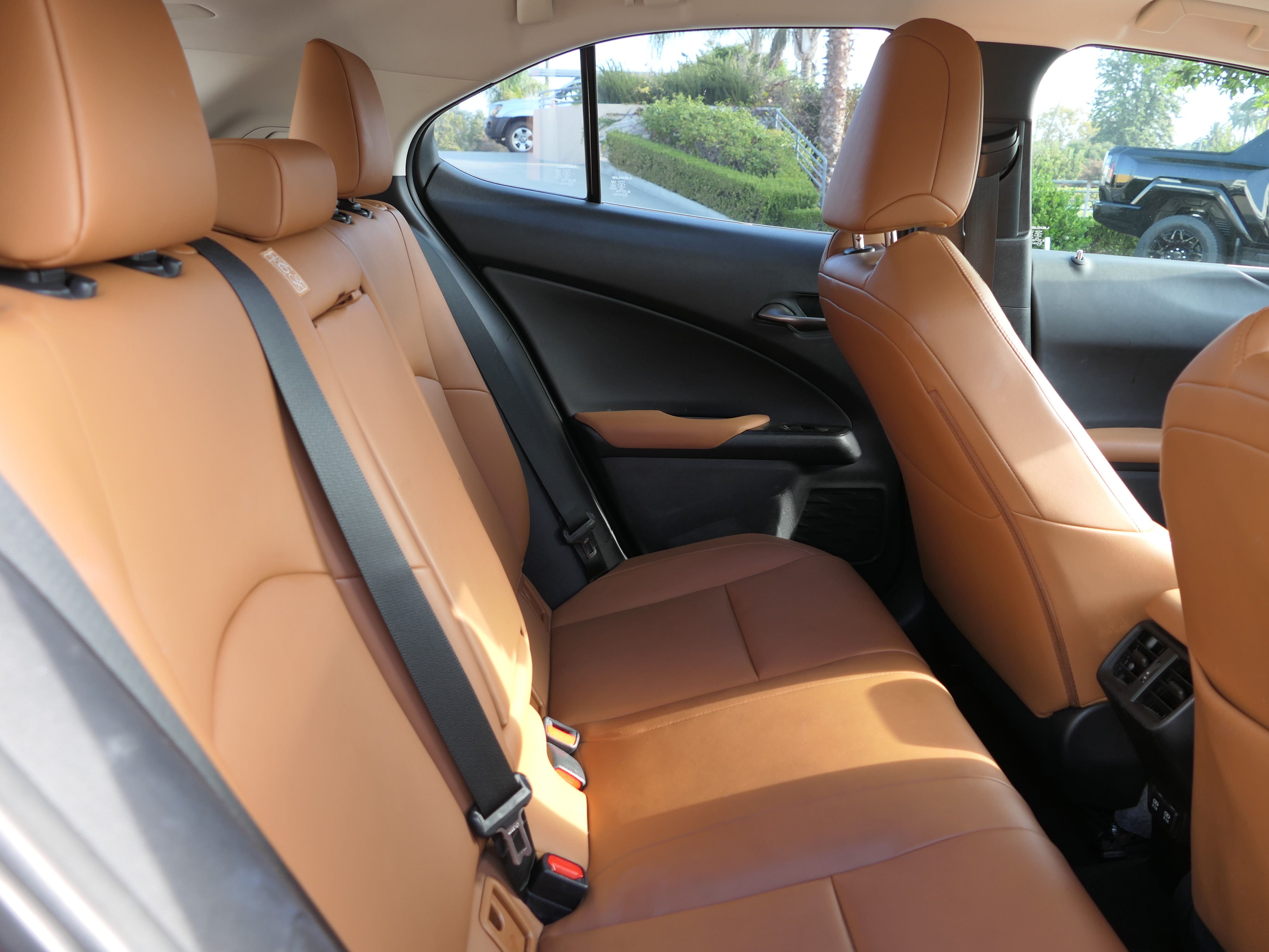 Used 2019 Lexus UX 250h w/ Premium Package AWD/4WD image 26