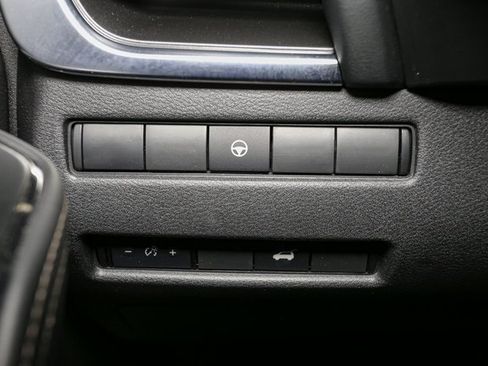 Used 2023 Nissan Rogue SV w/ SV Premium Package image 33