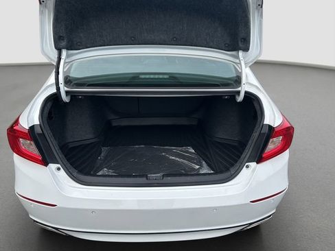 Used 2022 Honda Accord Touring image 6