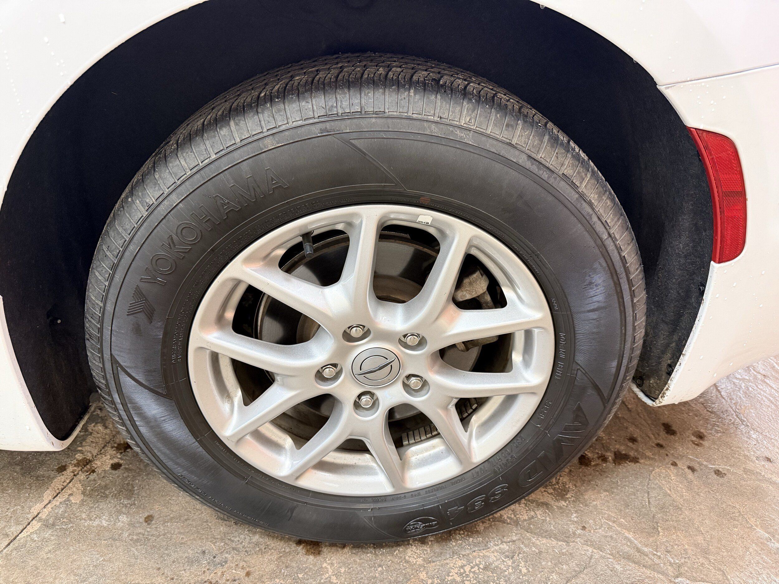 Used 2025 Chrysler Pacifica Select FWD image 10