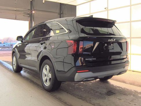 Used 2025 Kia Sorento LX image 6