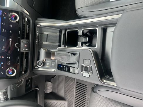 Used 2026 Lexus GX 550 w/ Accessory Package (2T) AWD/4WD image 26