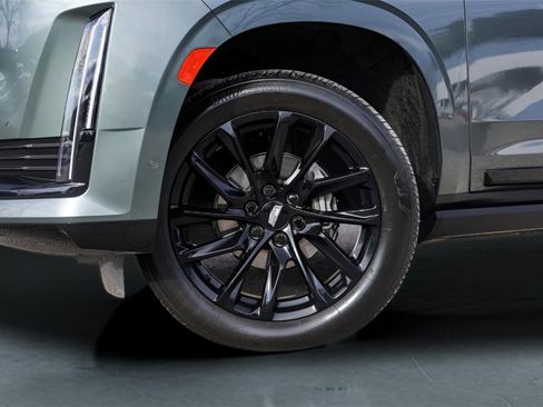 Used 2024 Cadillac Escalade Sport w/ LPO, ONYX Package image 4