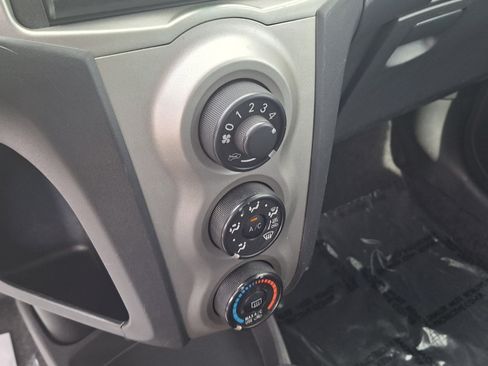 Used 2009 Toyota Yaris 2-Door Hatchback FWD image 13
