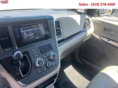 Used 2017 Toyota Sienna XLE FWD image 15