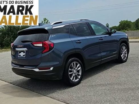 Used 2024 GMC Terrain SLT FWD image 8
