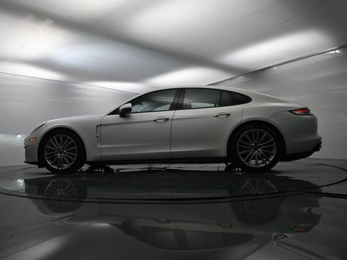 Used 2022 Porsche Panamera image 46