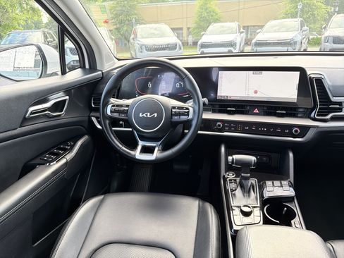Used 2023 Kia Sportage EX FWD image 3