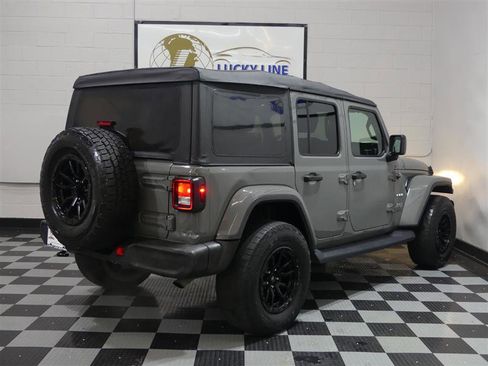Used 2018 Jeep Wrangler Unlimited Sahara image 10