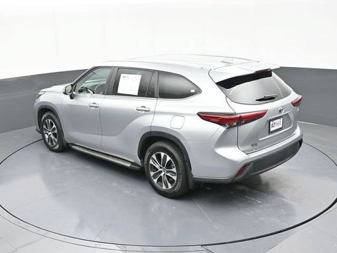 Used 2023 Toyota Highlander XLE FWD image 37