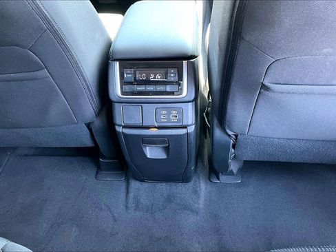 Used 2024 Subaru Ascent Premium w/ Convenience Package AWD/4WD image 10