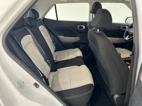 Used 2025 Hyundai Venue SEL FWD image 23