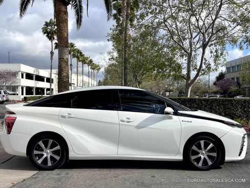 Used 2018 Toyota Mirai image 4