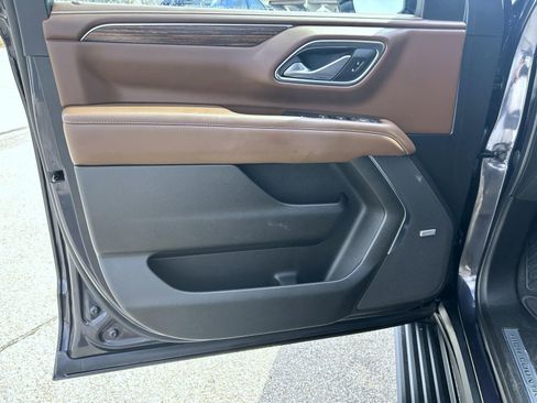 Certified 2023 Chevrolet Suburban High Country image 9
