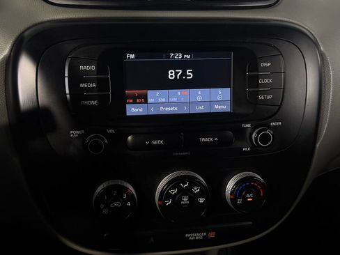 Used 2019 Kia Soul FWD image 18
