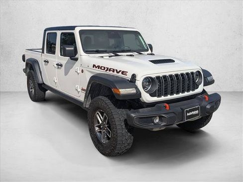Used 2026 Jeep Gladiator Mojave AWD/4WD image 3