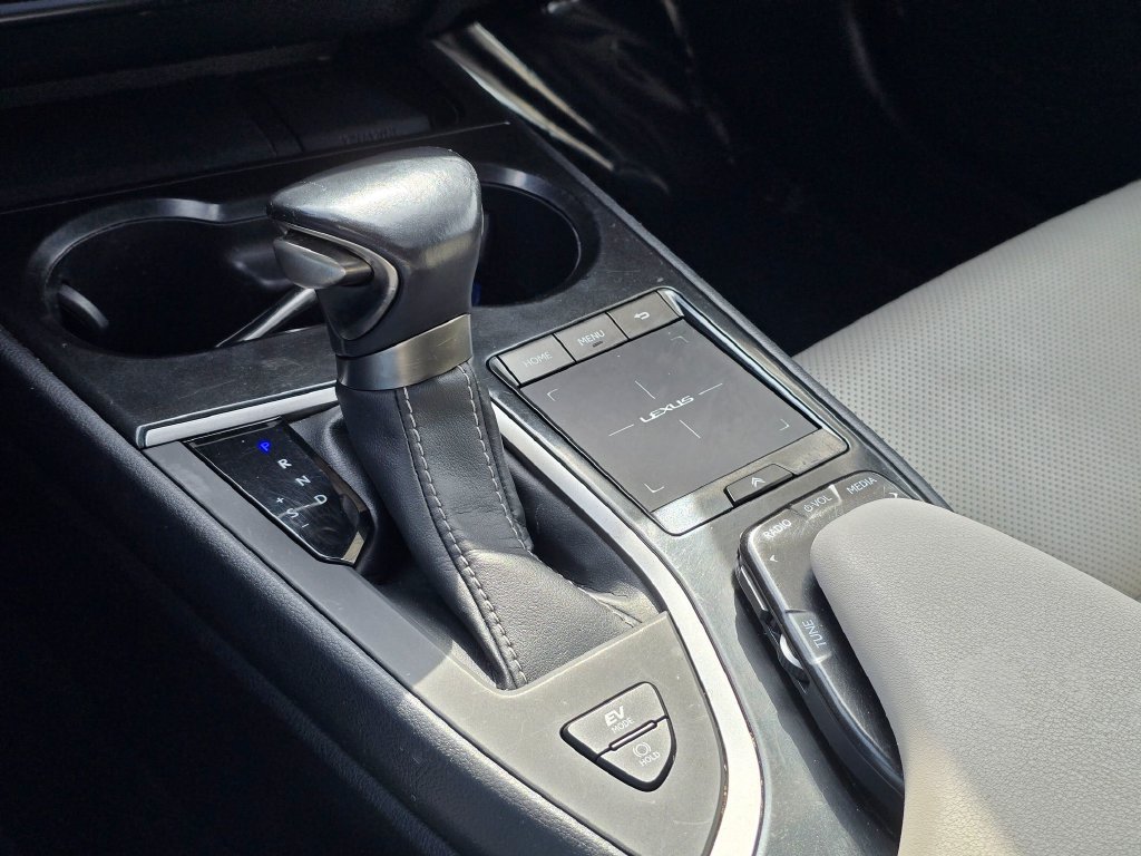 Used 2020 Lexus UX 250h w/ Premium Package AWD/4WD image 26