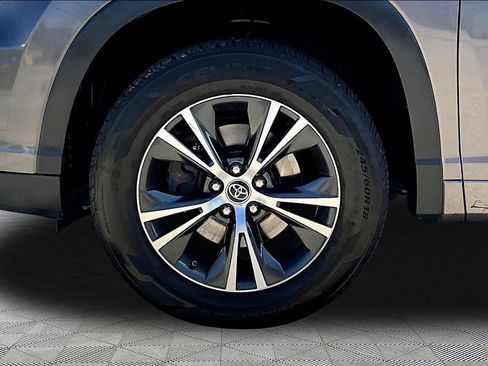 Used 2016 Toyota Highlander XLE FWD image 30