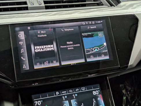 Used 2024 Audi Q8 e-tron Premium Plus image 37