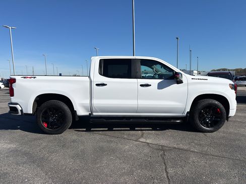 Used 2023 Chevrolet Silverado 1500 RST w/ Redline Edition AWD/4WD image 4