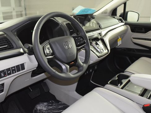 New 2026 Honda Odyssey Touring image 2