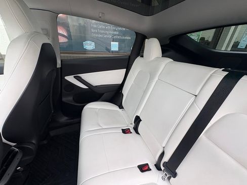 Used 2021 Tesla Model Y Long Range AWD/4WD image 16