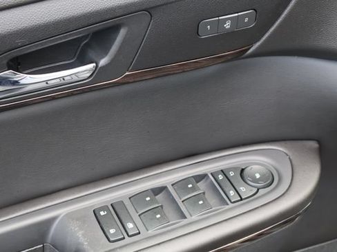 Used 2015 GMC Acadia Denali FWD image 18
