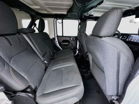 Used 2024 Jeep Wrangler Unlimited AWD/4WD image 18