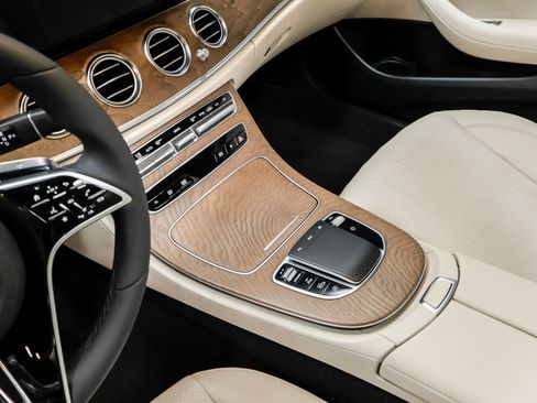 Used 2023 Mercedes-Benz E 350 4MATIC Sedan image 33