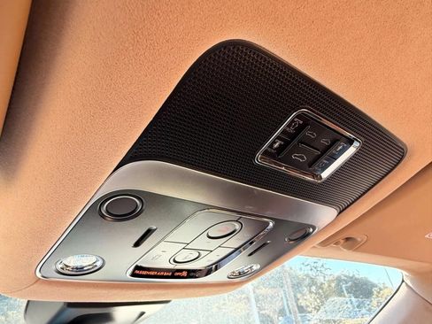 Used 2025 Bentley Flying Spur Plug-In Hybrid AWD/4WD image 54