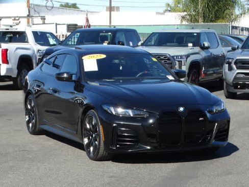 Used 2025 BMW M440i w/ Premium Package image 2