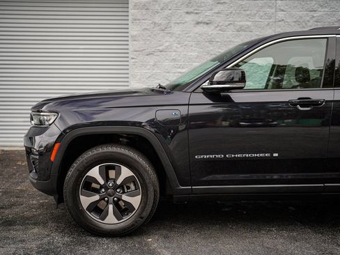 Used 2023 Jeep Grand Cherokee 4WD 4xe image 11