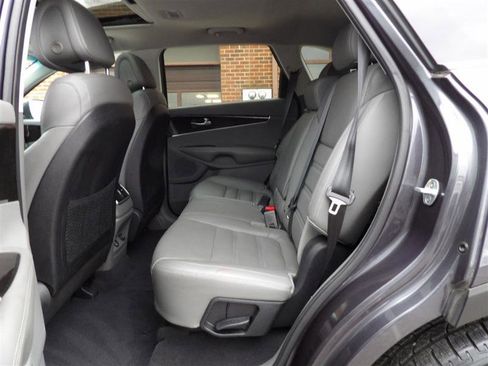Used 2016 Kia Sorento EX image 13