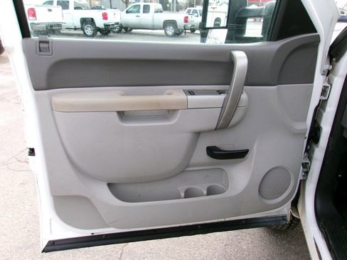 Used 2013 Chevrolet Silverado 2500 W/T w/ Snow Plow Prep Package image 12