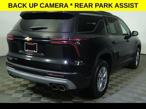 Used 2025 Chevrolet Traverse LT image 12