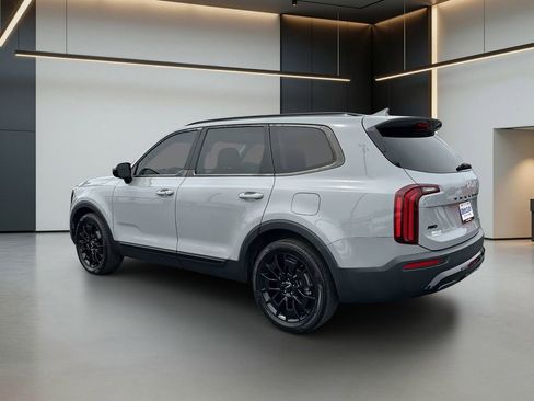 Used 2022 Kia Telluride SX w/ SX Prestige Package AWD/4WD image 3