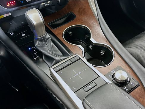 Used 2021 Lexus RX 350L Premium w/ Premium Package image 16