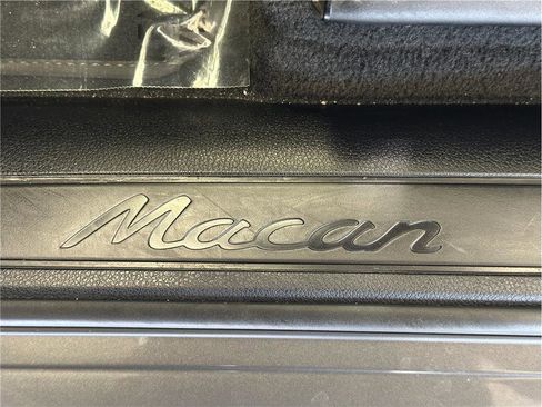 Used 2018 Porsche Macan Sport Edition image 15
