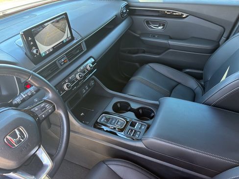 Certified 2025 Honda Pilot EX-L image 17