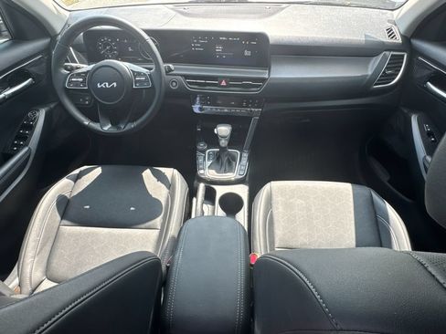 Certified 2025 Kia Seltos EX w/ EX Sunroof Package AWD/4WD image 23