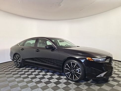 Used 2023 Honda Accord Touring image 3