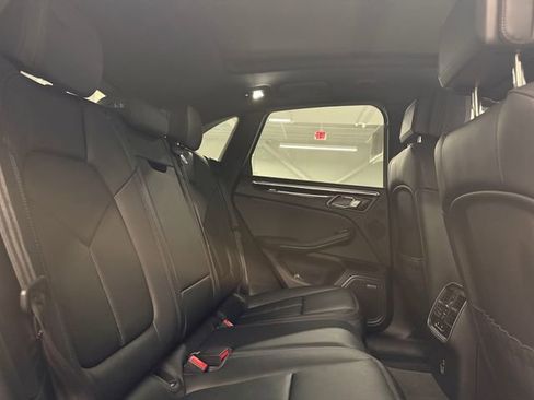Certified 2025 Porsche Macan image 27